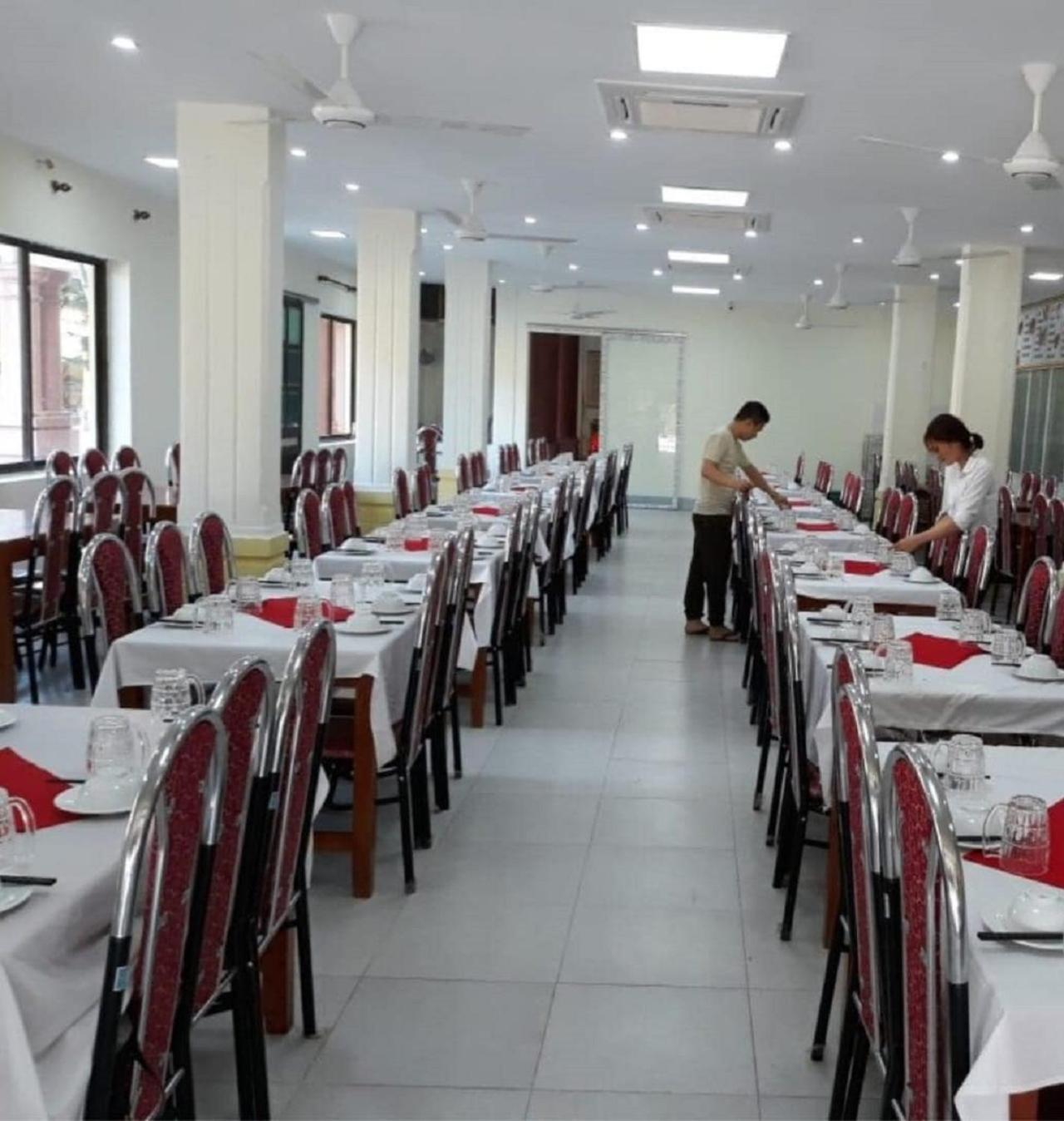 Hotel Khach San Vien Dong Cửa Lò Esterno foto