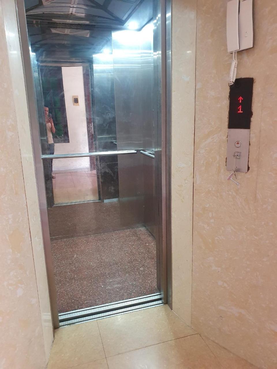 Hotel Khach San Vien Dong Cửa Lò Esterno foto