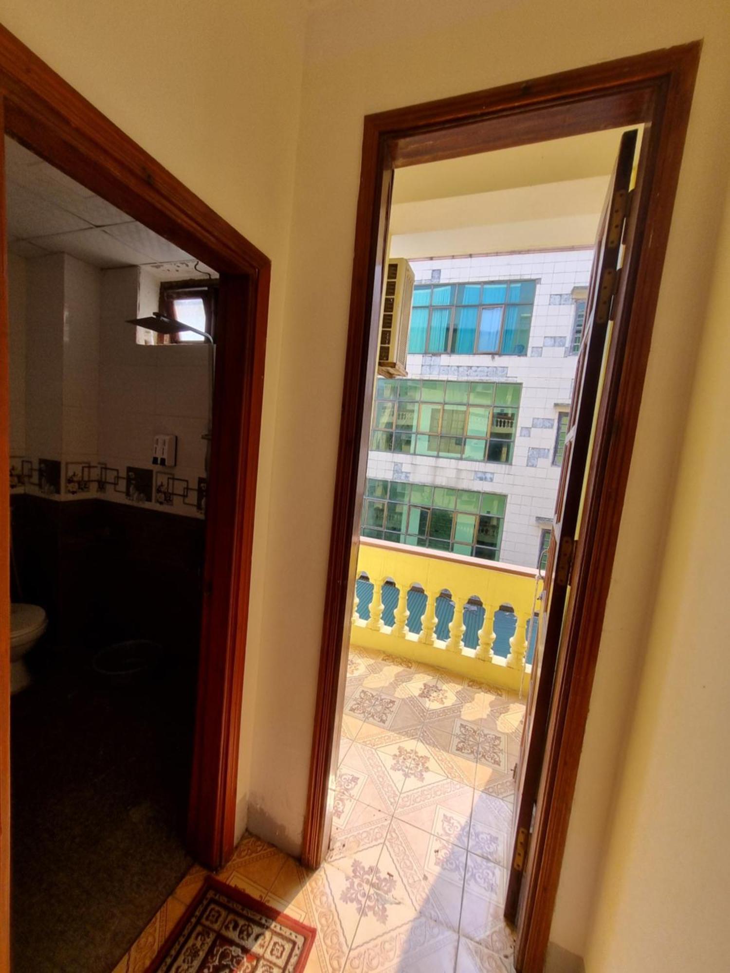 Hotel Khach San Vien Dong Cửa Lò Esterno foto