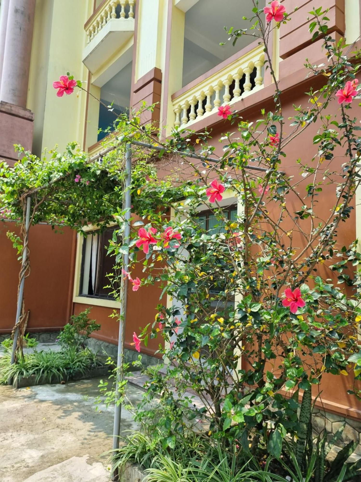 Hotel Khach San Vien Dong Cửa Lò Esterno foto
