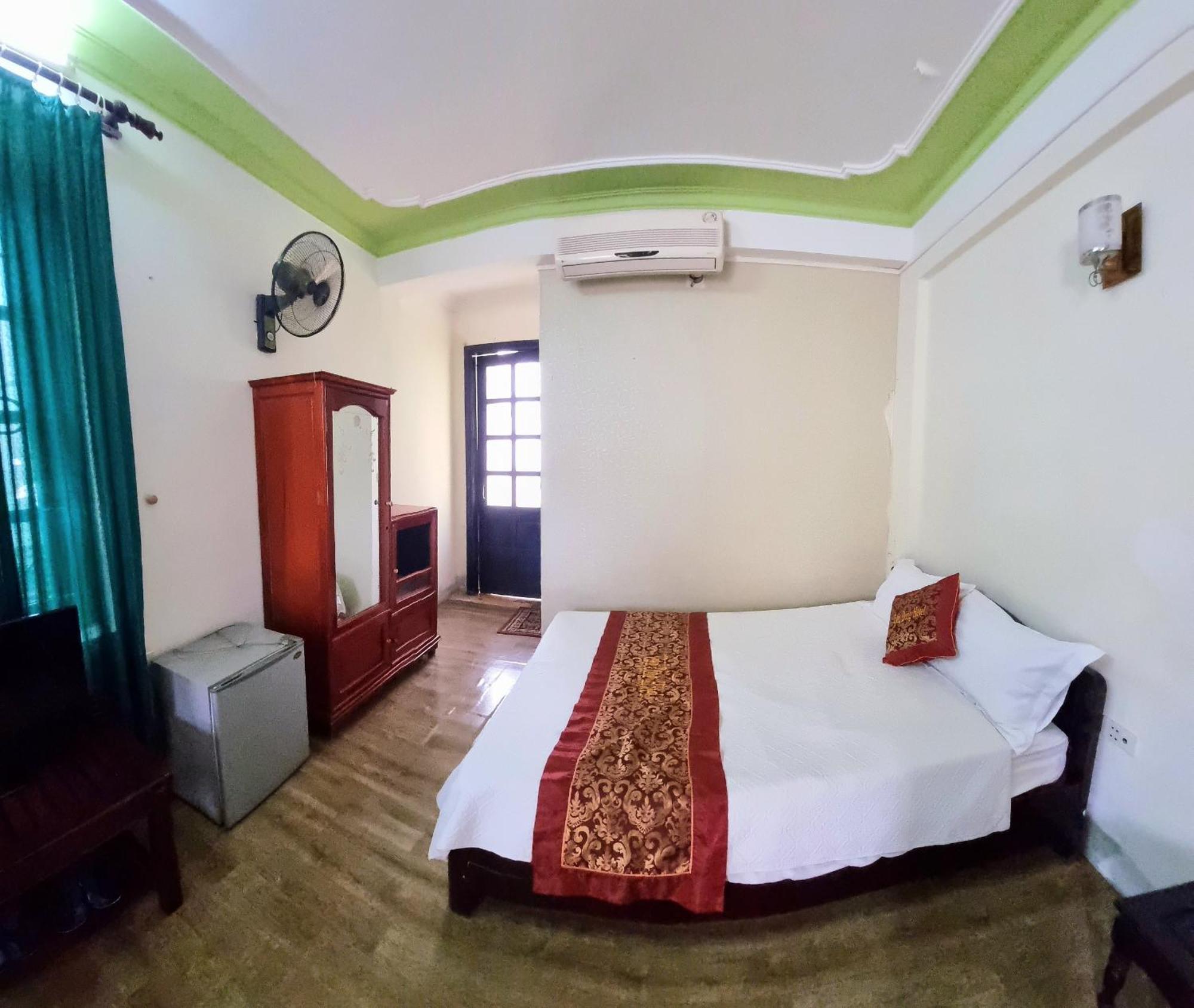 Hotel Khach San Vien Dong Cửa Lò Esterno foto