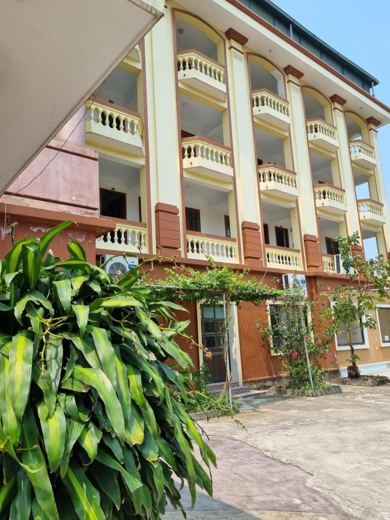 Hotel Khach San Vien Dong Cửa Lò Esterno foto