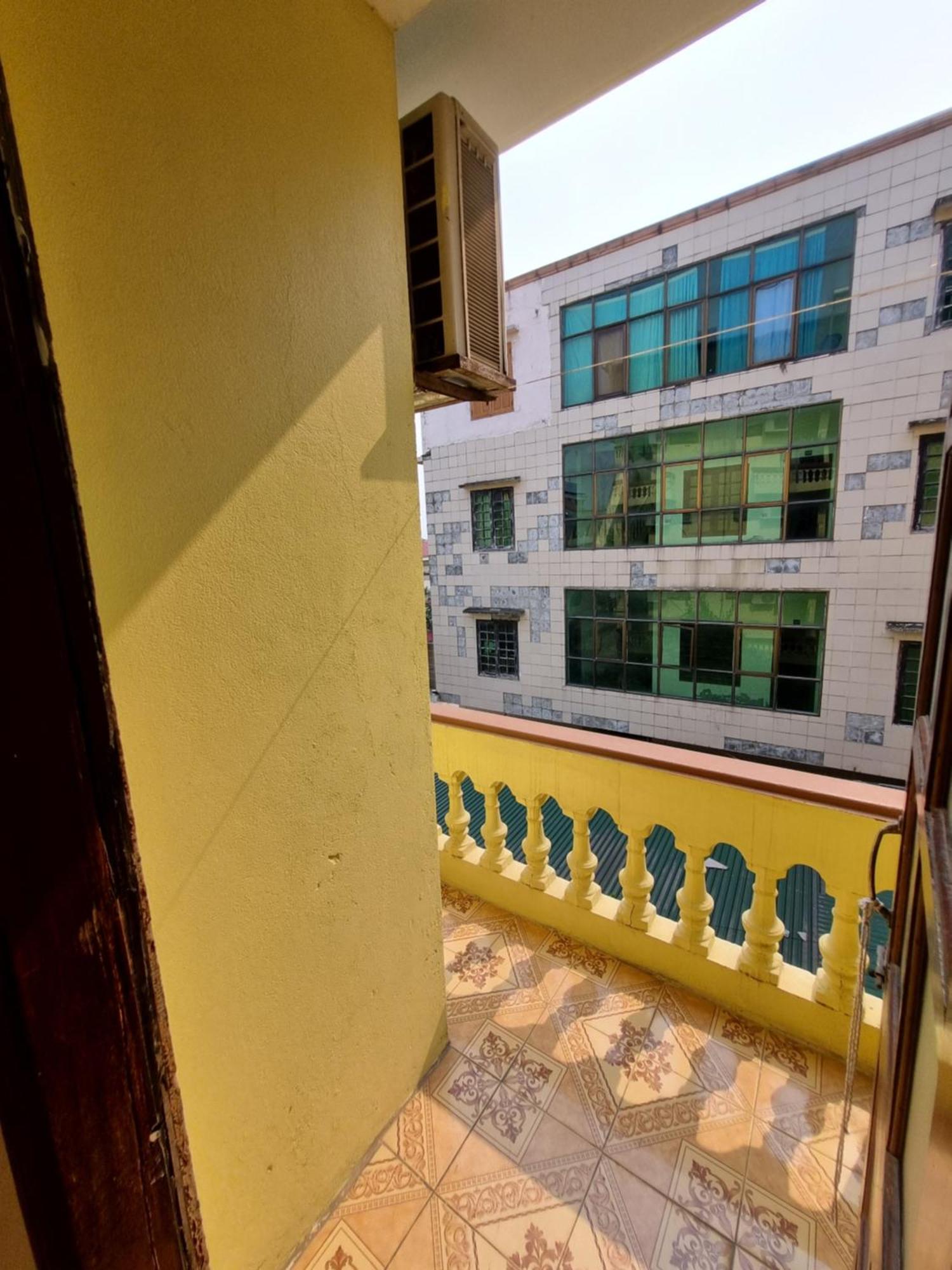 Hotel Khach San Vien Dong Cửa Lò Esterno foto